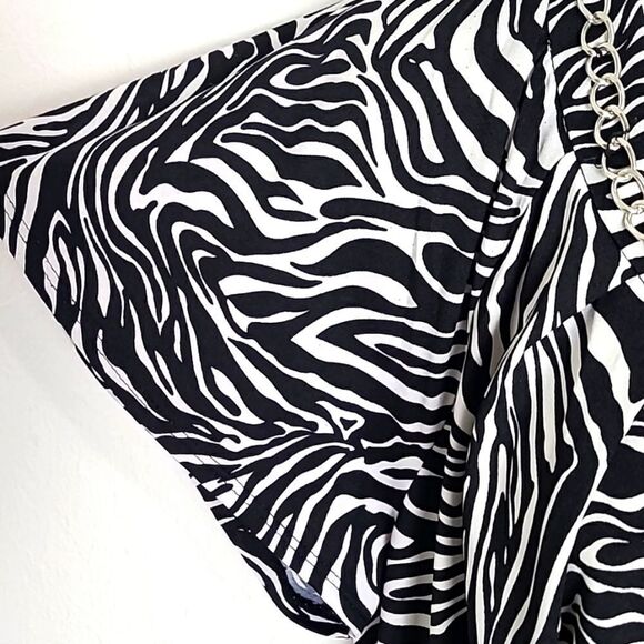 Notations Black & White Abstract Print Top with Silver Chain Accents, Size XL - Picture 5 of 8